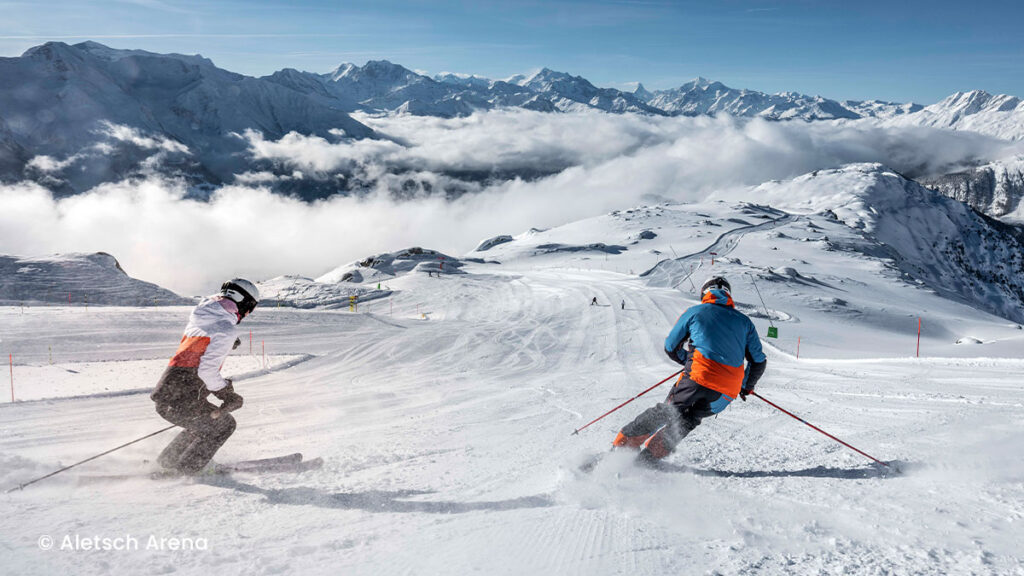 2 skiers skiing down the mountain in Aletsch Arena- Photo from Aletsch Arena